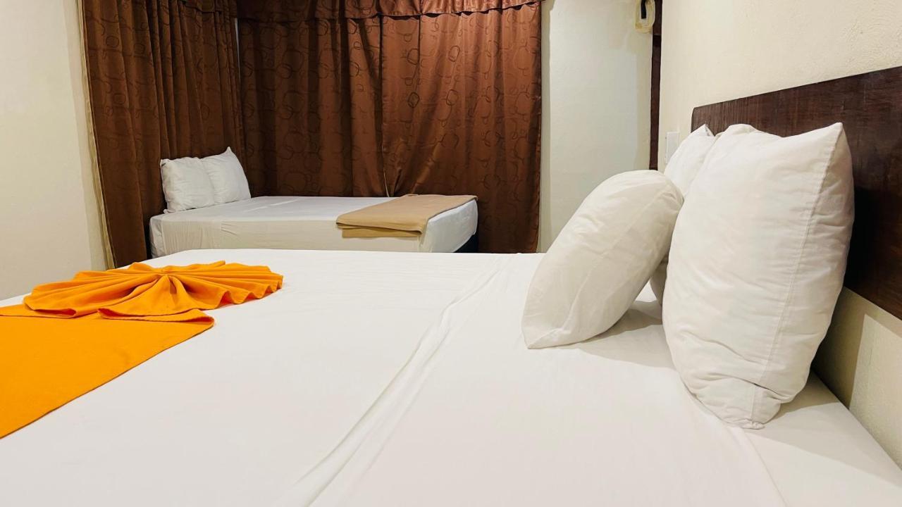 Hotel B&B - Playa Del Carmen Bagian luar foto A room at the hotel